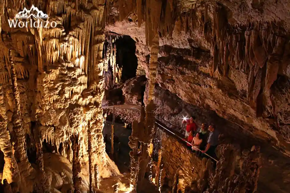  commercial cave system in Natural Bridge Caverns